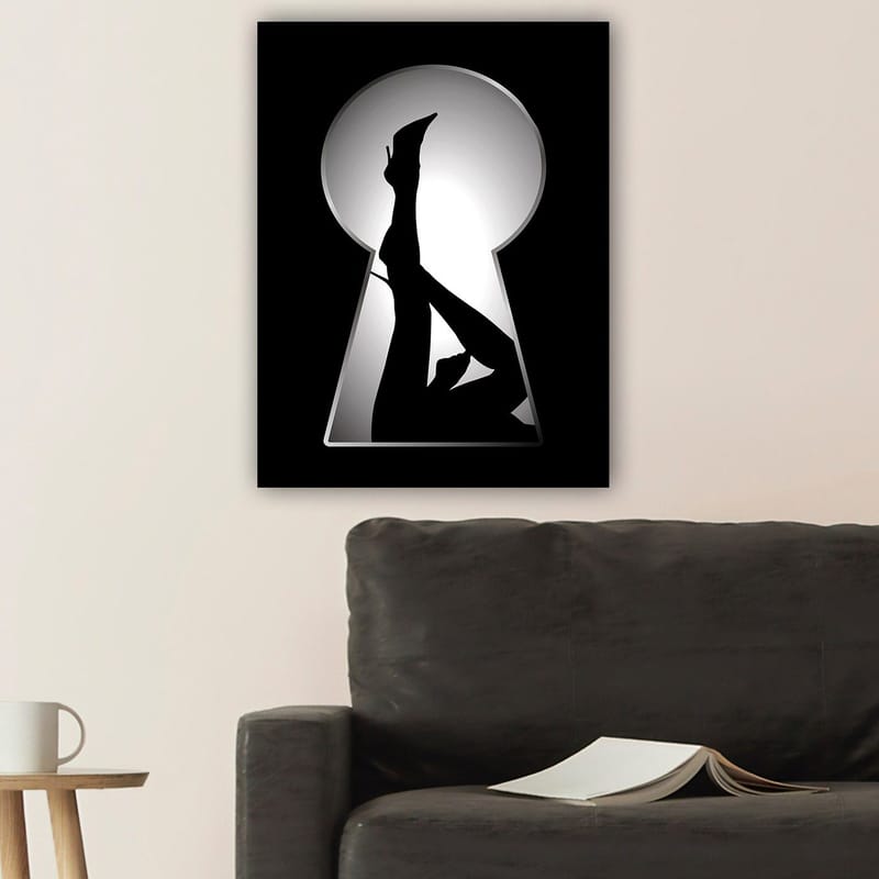 Canvastavla 70x100 cm - Silhuetten av en kvinna i högklackade skor genom ett nyckelhål - Svart / Vitt - Inredning & dekor - Tavlor & konst - Canvastavla
