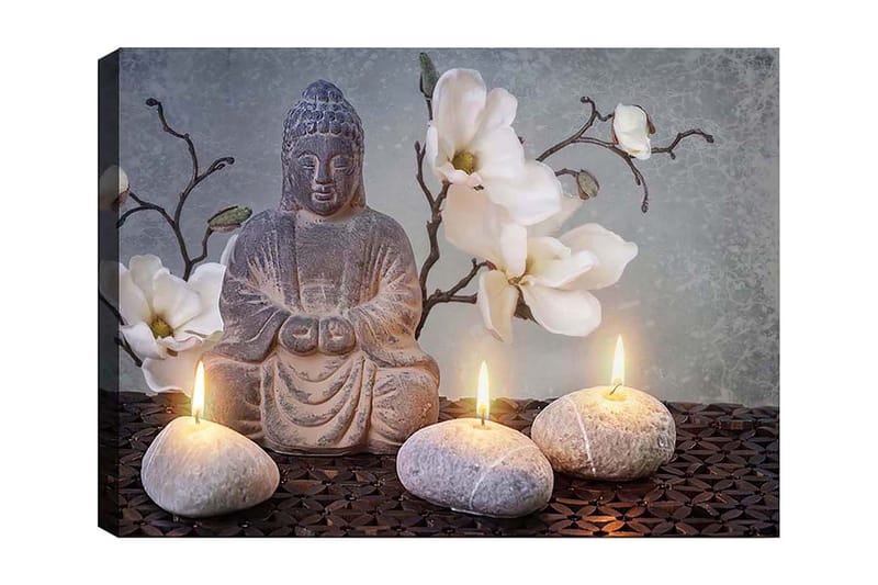 Canvastavla 70x100 cm - Sittande Buddha omgiven av blommor och stenar med tända ljus - Grå / Vit / Beige - Inredning & dekor - Tavlor & konst - Canvastavla