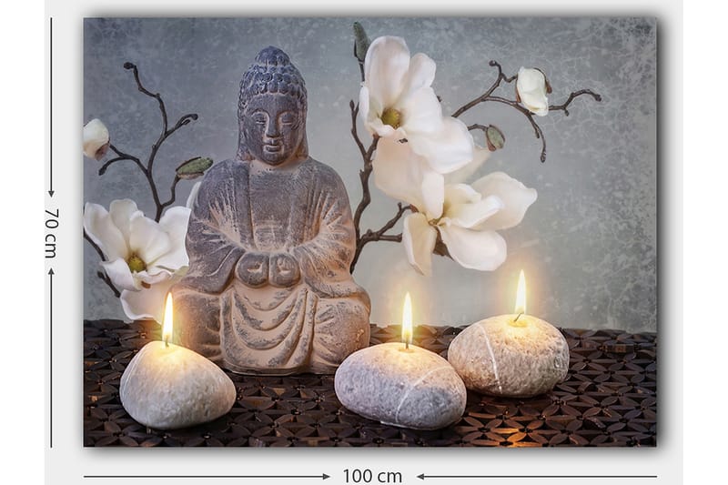 Canvastavla 70x100 cm - Sittande Buddha omgiven av blommor och stenar med tända ljus - Grå / Vit / Beige - Inredning & dekor - Tavlor & konst - Canvastavla