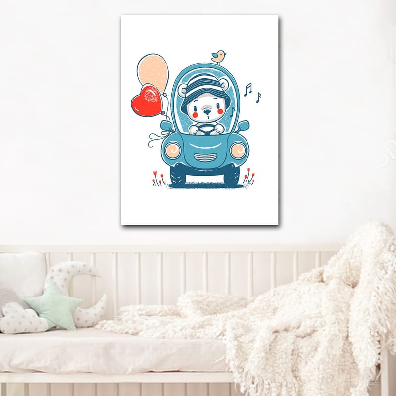 Canvastavla 70x100 cm - Söt björn i en bil som håller i ballonger och ser glad ut - Blå / Röd / Beige - Inredning & dekor - Tavlor & konst - Canvastavla