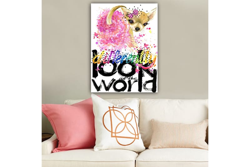 Canvastavla 70x100 cm - Söt chihuahua med en rosa blomma och färgglada detaljer - Rosa / Svart / Beige - Inredning & dekor - Tavlor & konst - Canvastavla