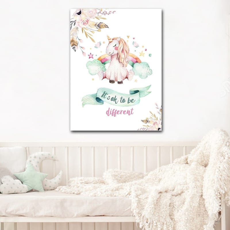 Canvastavla 70x100 cm - Söt enhörning som sitter på moln med en regnbåge i bakgrunden - Rosa / Mintgrön / Ljusgul - Inredning & dekor - Tavlor & konst - Canvastavla