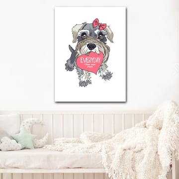 Canvastavla 70x100 cm - Söt hund som håller ett hjärta med texten EVERYDAY I love you more - Grå / Rosa / Vit - Inredning & dekor - Tavlor & konst - Canvastavla