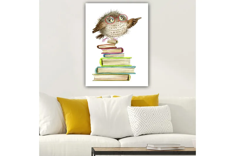 Canvastavla 70x100 cm - Söt uggla med glasögon som pekar, sittande på en hög av färgglada böcker - Brun / Grön / Blå - Inredning & dekor - Tavlor & konst - Canvastavla