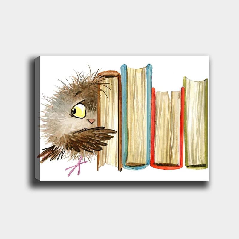 Canvastavla 70x100 cm - Söt uggla som kikar fram bakom böcker - Brun / Gul / Röd - Inredning & dekor - Tavlor & konst - Canvastavla