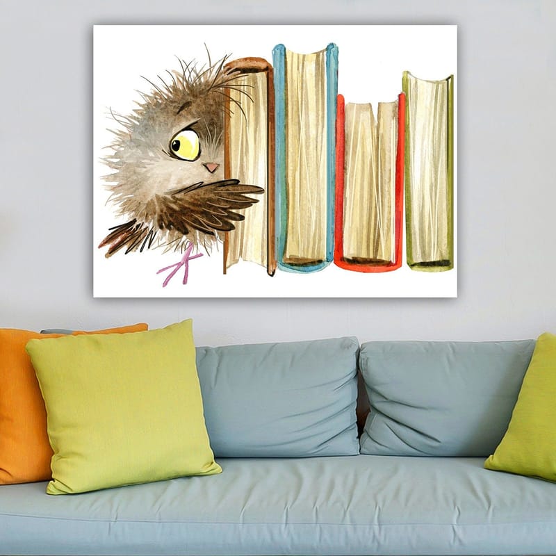 Canvastavla 70x100 cm - Söt uggla som kikar fram bakom böcker - Brun / Gul / Röd - Inredning & dekor - Tavlor & konst - Canvastavla