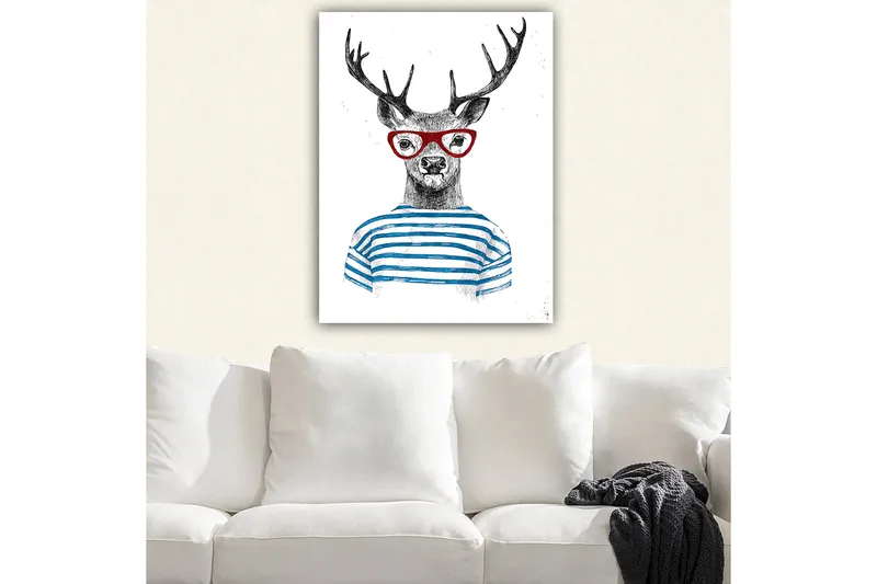 Canvastavla 70x100 cm - Stiliserad älg med glasögon och randig tröja - Svart / Röd / Blå - Inredning & dekor - Tavlor & konst - Canvastavla