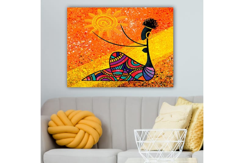 Canvastavla 70x100 cm - Stiliserad kvinna som håller en sol i handen, omgiven av färgglada mönster - Orange / Svart / Lila - Inredning & dekor - Tavlor & konst - Canvastavla