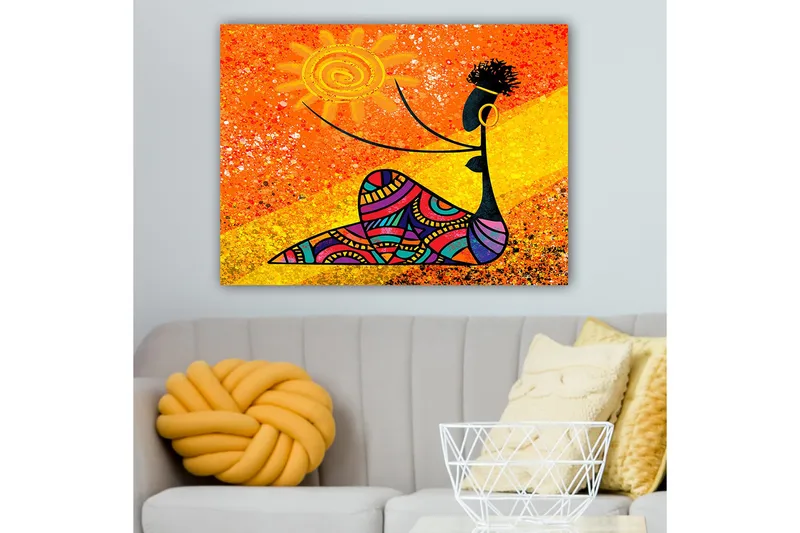 Canvastavla 70x100 cm - Stiliserad kvinna som håller en sol i handen, omgiven av färgglada mönster - Orange / Svart / Lila - Inredning & dekor - Tavlor & konst - Canvastavla