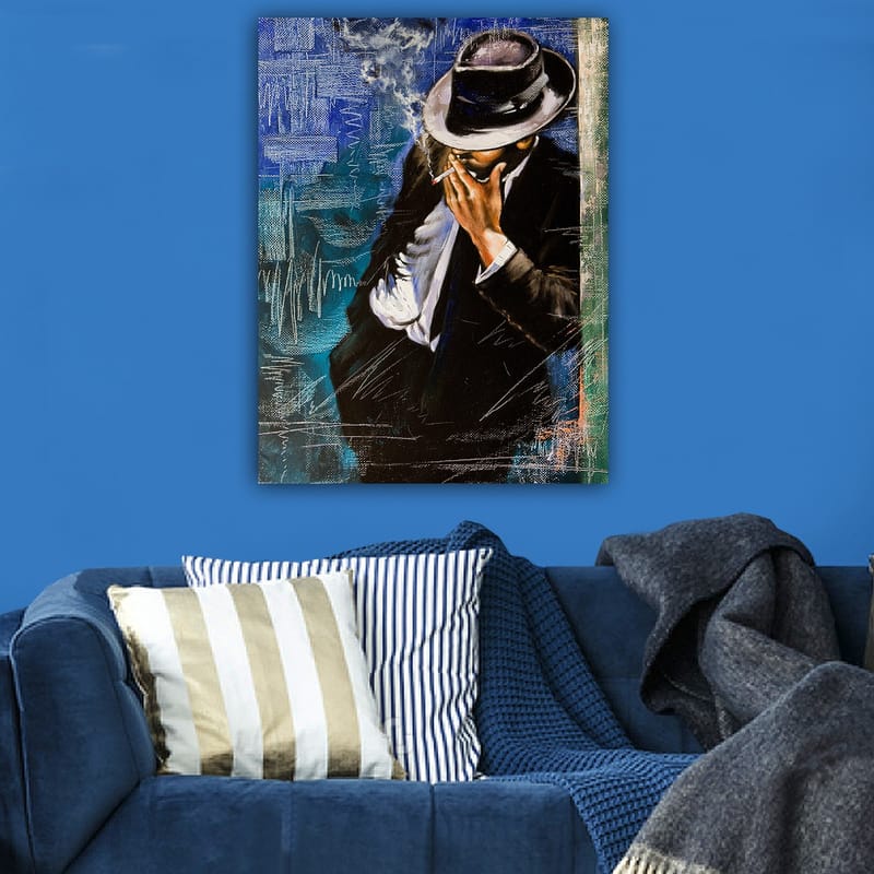 Canvastavla 70x100 cm - Stiliserad man i kostym som röker en cigarett, med en känsla av mystik och elegans - Mörkblå / Svart / Vit - Inredning & dekor - Tavlor & konst - Canvastavla
