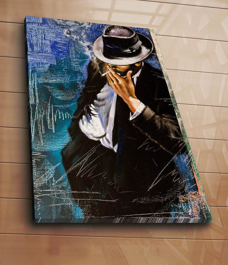 Canvastavla 70x100 cm - Stiliserad man i kostym som röker en cigarett, med en mystisk och nostalgisk atmosfär - Mörkblå / Svart / Vit - Inredning & dekor - Tavlor & konst - Canvastavla