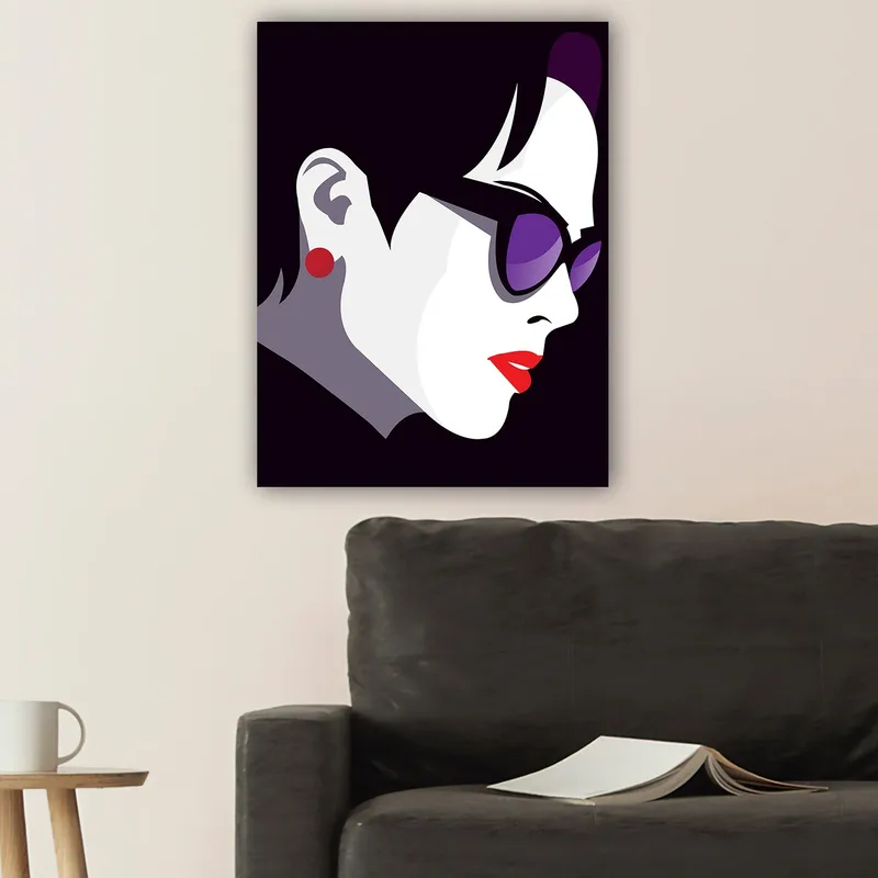 Canvastavla 70x100 cm - Stiliserad profil av en kvinna med solglasögon och röd läppstift - Svart / Vit / Lila - Inredning & dekor - Tavlor & konst - Canvastavla