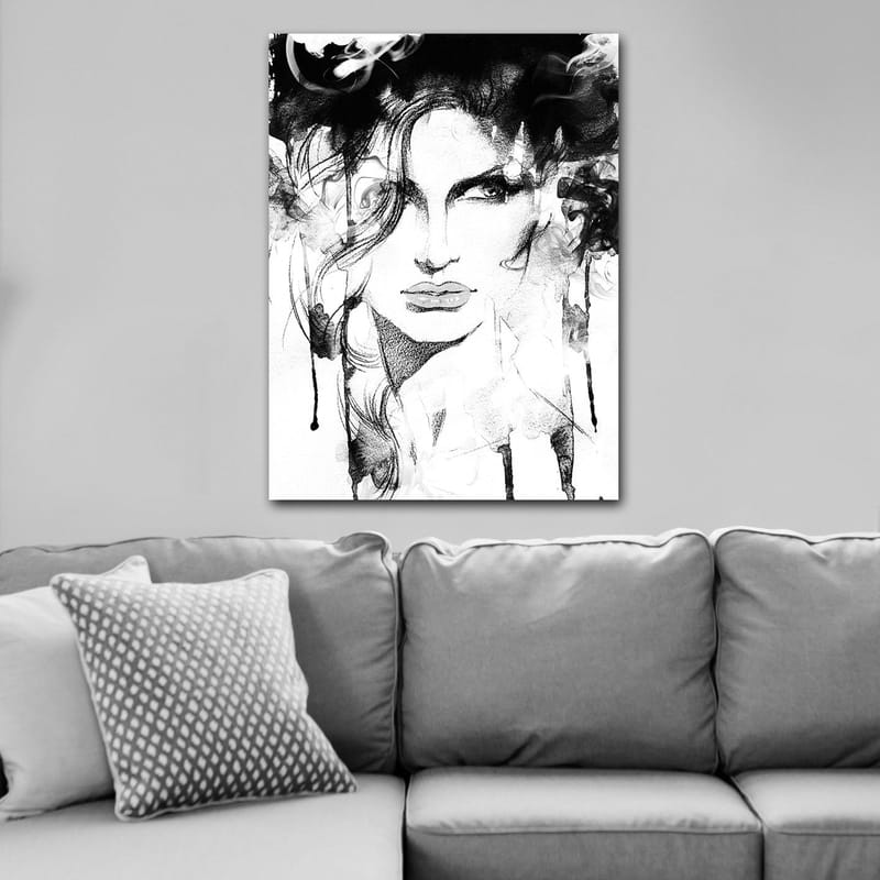 Canvastavla 70x100 cm - Stiliserad porträtt av en kvinna med dramatiska linjer och rökiga inslag - Svart / Vitt / Grått - Inredning & dekor - Tavlor & konst - Canvastavla