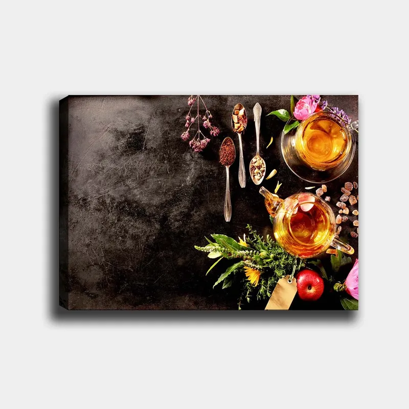 Canvastavla 70x100 cm - Stilla komposition med te, kryddor och blommor som skapar en inbjudande atmosfär - Guld / Grönt / Rosa - Inredning & dekor - Tavlor & konst - Canvastavla