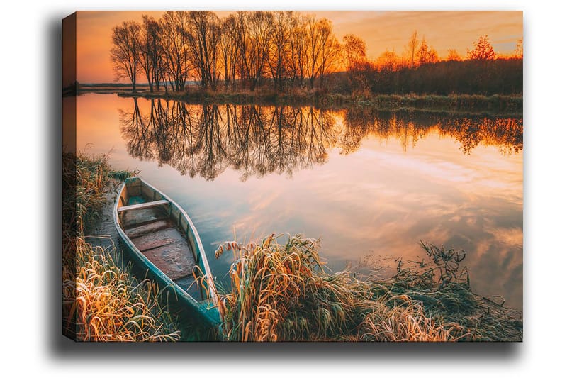 Canvastavla 70x100 cm - Stilla sjö med en båt vid strandkanten i en vacker solnedgång - Orange / Grön / Brun - Inredning & dekor - Tavlor & konst - Canvastavla