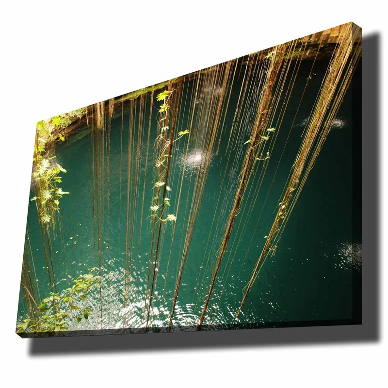 Canvastavla 70x100 cm - Stilla vattenyta omgiven av hängande växtlighet och naturliga element, Turkos / Grön / Brun