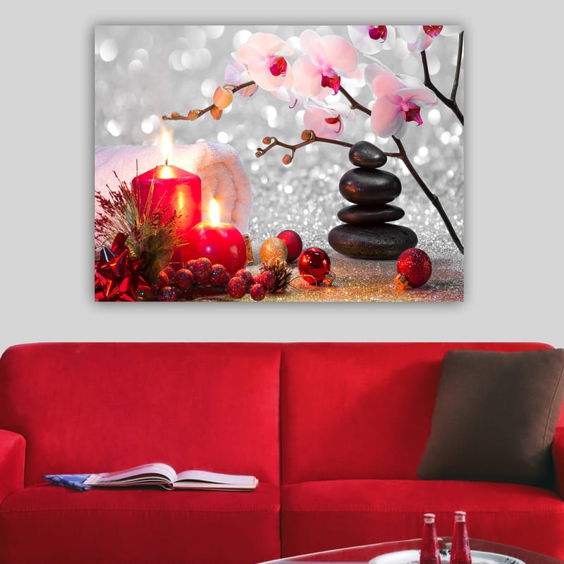 Canvastavla 70x100 cm - Stillsam komposition med ljusa orkidéer, svarta stenar och röda ljus som skapar en harmonisk atmosfär - Rosa / Röd / Svart - Inredning & dekor - Tavlor & konst - Canvastavla