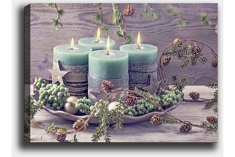 Canvastavla 70x100 cm - Stillsam samling av fyra ljus omgivna av grönska och dekorationer - Grön / Ljusblå / Brun - Inredning & dekor - Tavlor & konst - Canvastavla