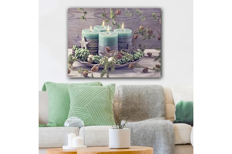 Canvastavla 70x100 cm - Stillsam samling av fyra ljus omgivna av grönska och dekorationer, Grön / Ljusblå / Brun