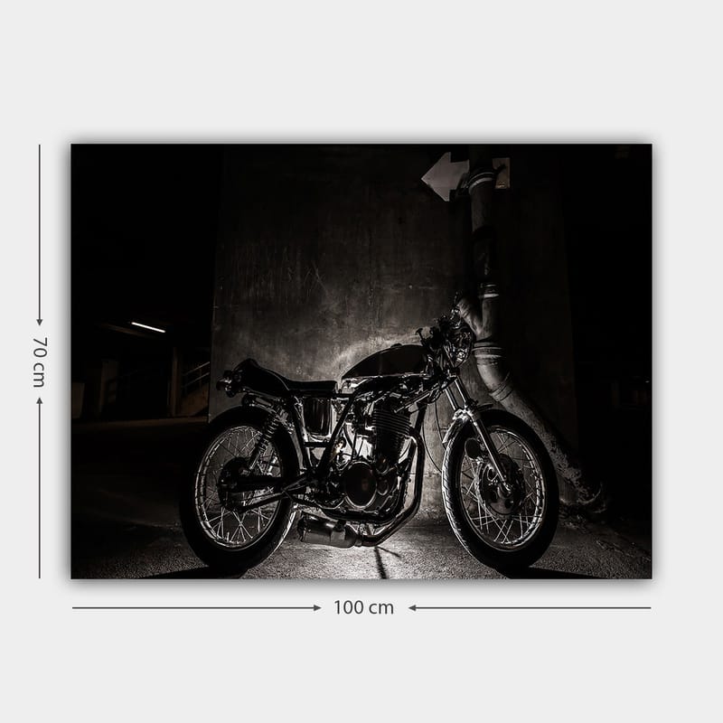 Canvastavla 70x100 cm - Stilren motorcykel i en urban miljö med fokus på detaljer och skuggor - Svart / Grå - Inredning & dekor - Tavlor & konst - Canvastavla