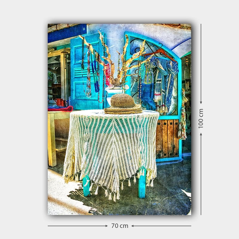 Canvastavla 70x100 cm - Stilren och färgglad inredningsdetalj med en hatt på ett bord, omgiven av smycken och kläder - Blå / Vit / Beige - Inredning & dekor - Tavlor & konst - Canvastavla