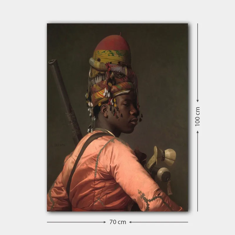 Canvastavla 70x100 cm - Stolt man i traditionell klädsel med en färgglad huvudbonad och ett vapen i handen - Rosa / Grönt / Svart - Inredning & dekor - Tavlor & konst - Canvastavla