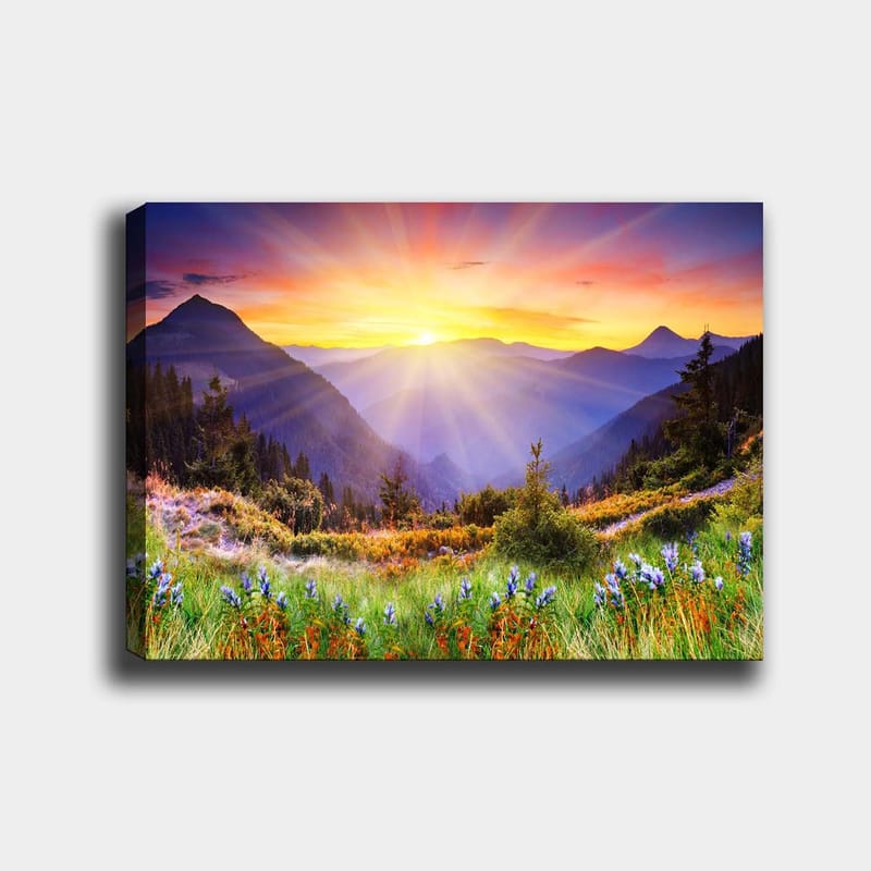 Canvastavla 70x100 cm - Storslagen soluppgång över berg och grönskande ängar - Guld / Lila / Grön - Inredning & dekor - Tavlor & konst - Canvastavla