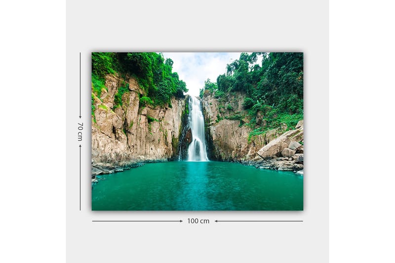 Canvastavla 70x100 cm - Storslagen vattenfall som forsar ner i en klar, turkos sjö omgiven av grönskande klippor - Turkos / Grön / Beige - Inredning & dekor - Tavlor & konst - Canvastavla