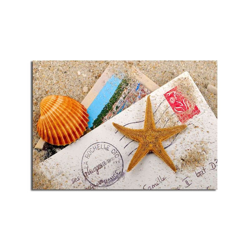 Canvastavla 70x100 cm - Strandinspirerad komposition med en sjöstjärna och snäckskal på ett postkort - Orange / Beige / Vit - Inredning & dekor - Tavlor & konst - Canvastavla