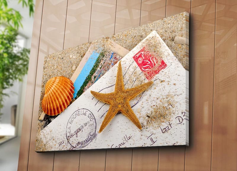 Canvastavla 70x100 cm - Strandinspirerad komposition med en sjöstjärna och snäckskal på ett postkort - Orange / Beige / Vit - Inredning & dekor - Tavlor & konst - Canvastavla