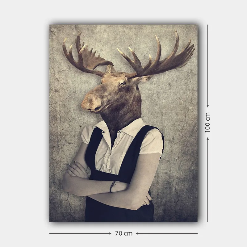 Canvastavla 70x100 cm - Surrealistisk komposition med en människa som har ett älghuvud, klädd i en vit skjorta och svart overall - Brun / Vit / Svart - Inredning & dekor - Tavlor & konst - Canvastavla