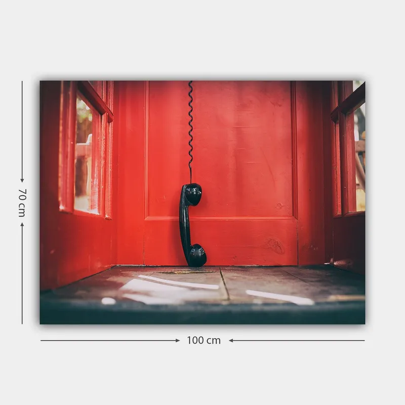 Canvastavla 70x100 cm - Svart telefon hänger i en röd telefonkiosk - Röd / Svart - Inredning & dekor - Tavlor & konst - Canvastavla