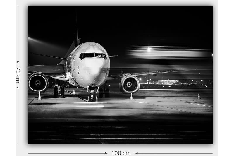 Canvastavla 70x100 cm - Svartvit bild av ett flygplan på en flygplats under natten - Svart / Vitt / Grått - Inredning & dekor - Tavlor & konst - Canvastavla