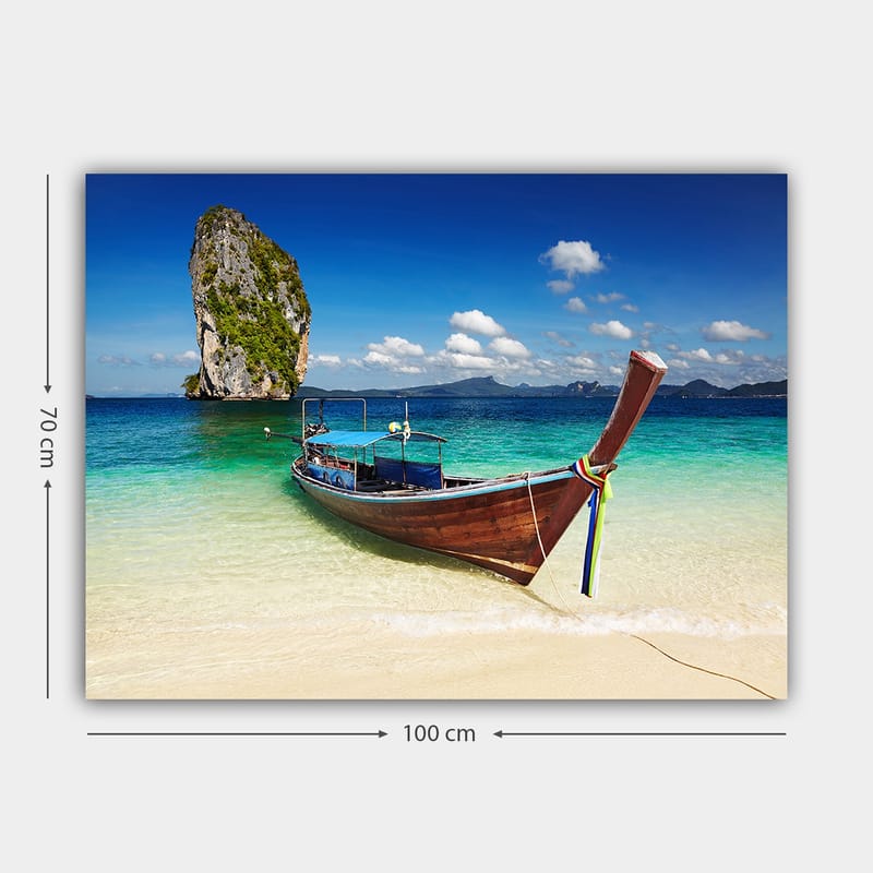 Canvastavla 70x100 cm - Traditionell båt vid en tropisk strand med klippformationer i bakgrunden - Blå / Grön / Brun - Inredning & dekor - Tavlor & konst - Canvastavla