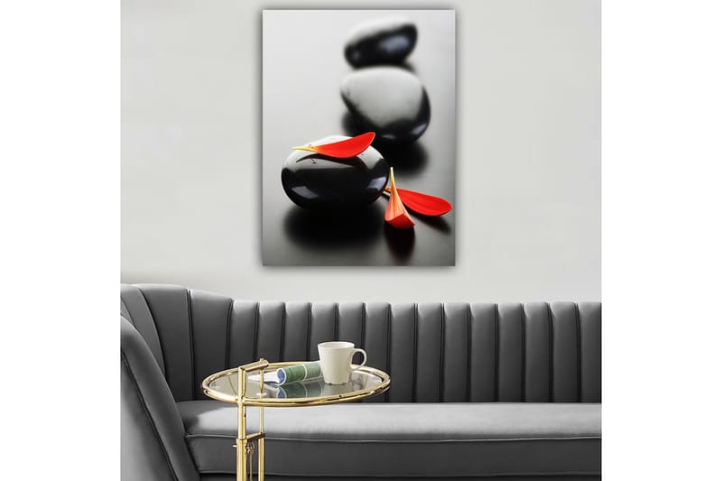 Canvastavla 70x100 cm - Tre svarta stenar med röda blomblad som skapar en harmonisk och avkopplande komposition - Svart / Röd - Inredning & dekor - Tavlor & konst - Canvastavla