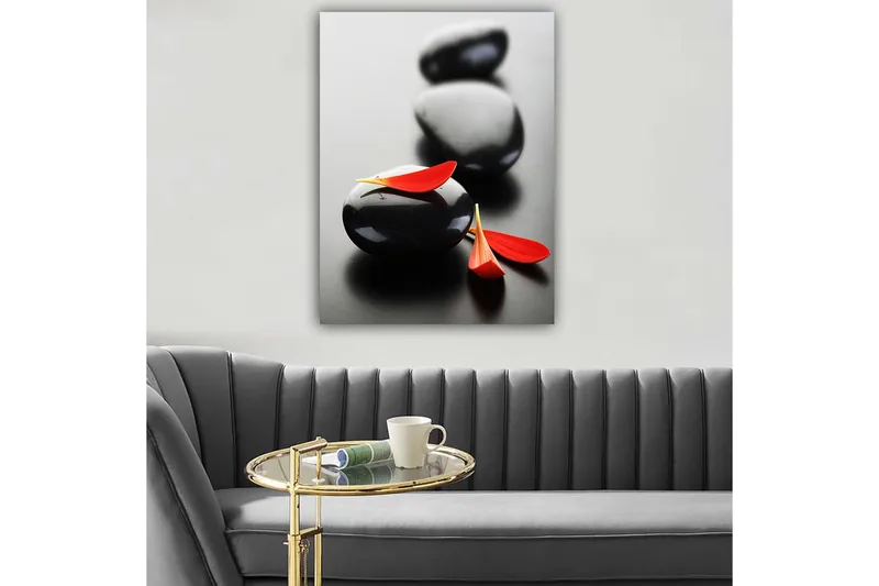 Canvastavla 70x100 cm - Tre svarta stenar med röda blomblad som skapar en harmonisk och avkopplande komposition - Svart / Röd - Inredning & dekor - Tavlor & konst - Canvastavla