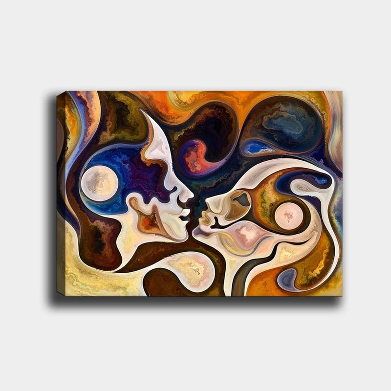 Canvastavla 70x100 cm - Två ansikten som möts i en intim kyss, omgivna av abstrakta former och färger - Mörkblå / Brunt / Beige - Inredning & dekor - Tavlor & konst - Canvastavla