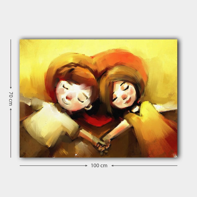 Canvastavla 70x100 cm - Två barn som håller händerna och ligger tillsammans i en hjärtformad komposition - Guldgul / Röd / Brun - Inredning & dekor - Tavlor & konst - Canvastavla