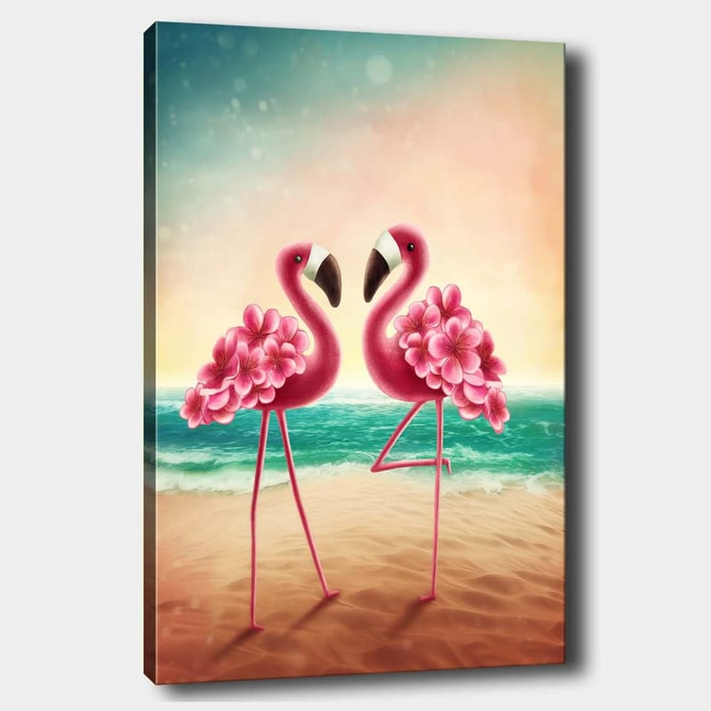 Canvastavla 70x100 cm - Två flamingos med blommor som står på en strand vid havet - Rosa / Turkos / Beige - Inredning & dekor - Tavlor & konst - Canvastavla