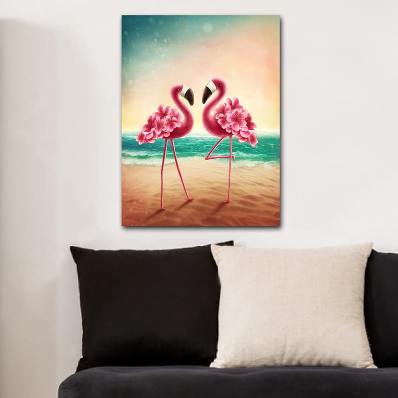 Canvastavla 70x100 cm - Två flamingos med blommor som står på en strand vid havet - Rosa / Turkos / Beige - Inredning & dekor - Tavlor & konst - Canvastavla