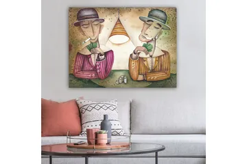 Canvastavla 70x100 cm - Två män som spelar kort under en lampa, med cigaretter i munnen och en koncentrerad min - Lila / Grön / Beige - Inredning & dekor - Tavlor & konst - Canvastavla