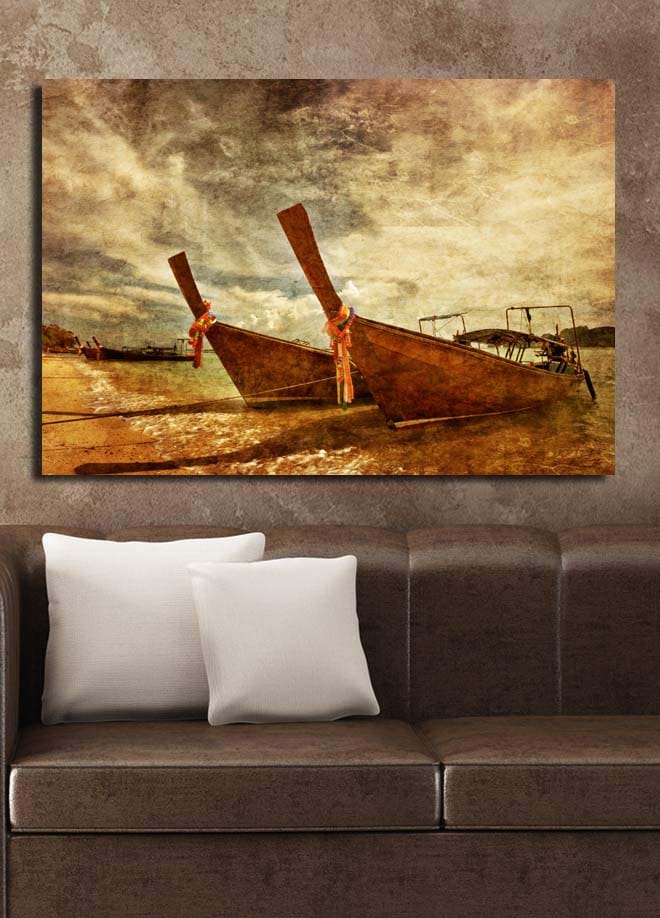 Canvastavla 70x100 cm - Två traditionella thailändska båtar vid stranden - Brun / Beige / Orange - Inredning & dekor - Tavlor & konst - Canvastavla