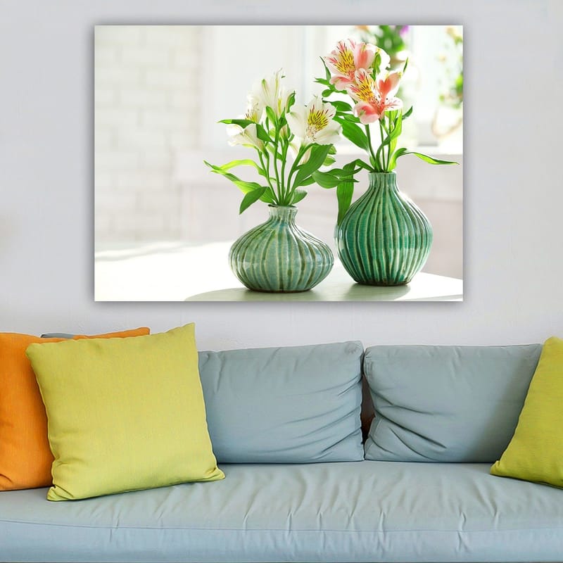 Canvastavla 70x100 cm - Två vaser med blommor i en ljus och fräsch miljö - Grön / Vit / Rosa - Inredning & dekor - Tavlor & konst - Canvastavla