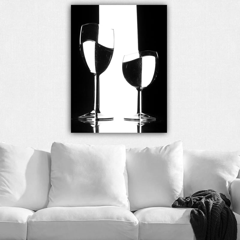 Canvastavla 70x100 cm - Två vinglas med reflektioner och vatten i en minimalistisk svartvit komposition - Svart / Vitt / Genomskinligt - Inredning & dekor - Tavlor & konst - Canvastavla