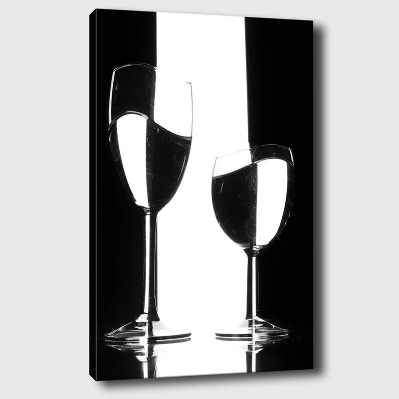 Canvastavla 70x100 cm - Två vinglas med reflektioner och vatten i en minimalistisk svartvit komposition, Svart / Vitt / Genomskinligt
