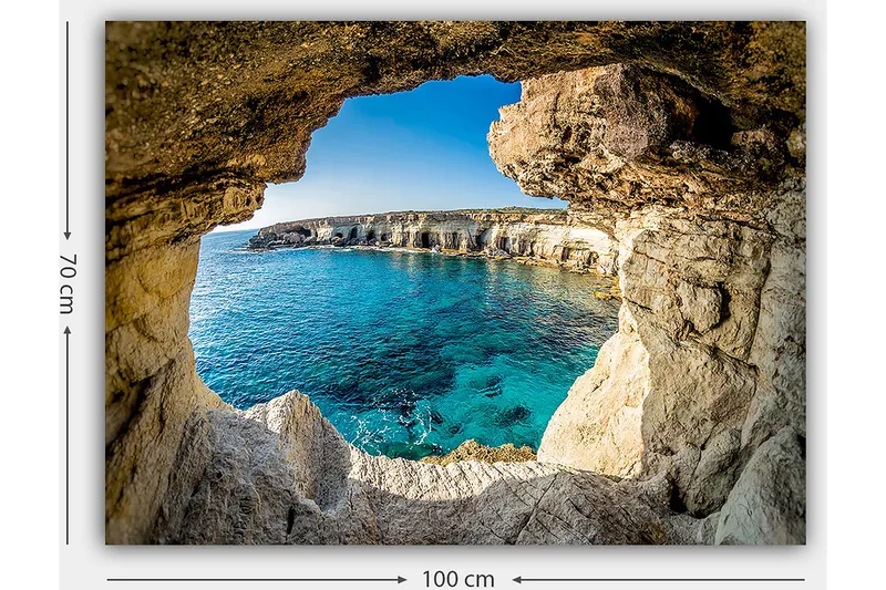 Canvastavla 70x100 cm - Utsikt genom en klippöppning mot en klarblå havsstrand - Blå / Beige / Vit - Inredning & dekor - Tavlor & konst - Canvastavla