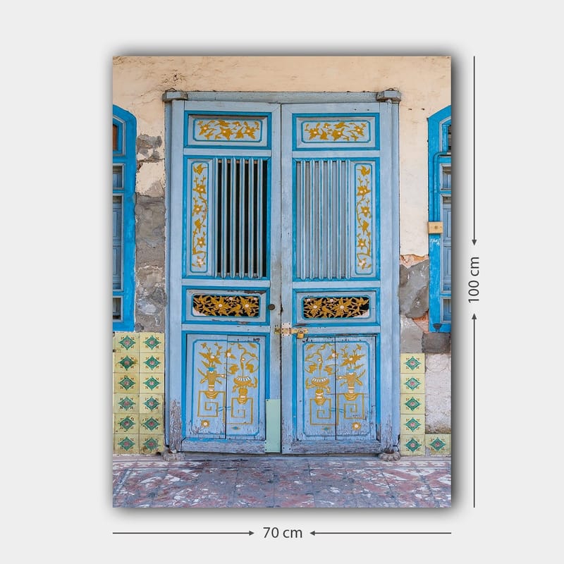 Canvastavla 70x100 cm - Vacker blå dörr med detaljer i guld och dekorativa mönster - Blå / Guld - Inredning & dekor - Tavlor & konst - Canvastavla