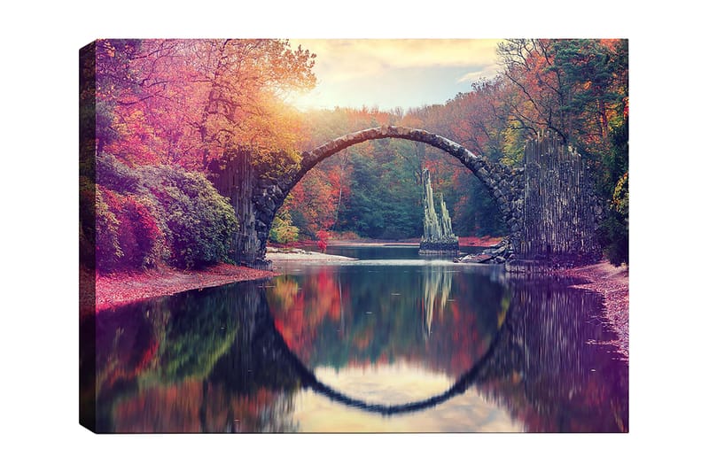 Canvastavla 70x100 cm - Vacker bro som speglas i en stilla sjö omgiven av färgglada höstträd - Röd / Grön / Orange - Inredning & dekor - Tavlor & konst - Canvastavla