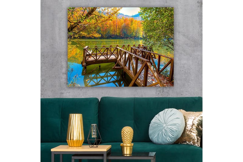 Canvastavla 70x100 cm - Vacker brygga vid en spegelblanka sjö omgiven av höstfärgade träd - Guld / Grön / Brun - Inredning & dekor - Tavlor & konst - Canvastavla