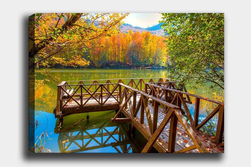 Canvastavla 70x100 cm - Vacker brygga vid en spegelblanka sjö omgiven av höstfärgade träd - Guld / Grön / Brun - Inredning & dekor - Tavlor & konst - Canvastavla